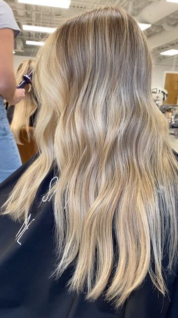 《 Olivia Leathers | Hairstylist 》 on Instagram: "In l o v e with this hair🤩 a bright face frame melted into a dimensional and low maintenance grow out 🫶🏻 @madeleinerose20 • • • • #blendybalayage #blendyblonde #dimensionalblonde #brightfaceframe #hairtrends #atlhair #hairinspo #rootyblonde" Dimensional Low Maintenance Blonde, Blonde Balayage That Grows Out Well, Blonde And Brown Hair Color Straight, Blonde Hair Inspo Low Maintenance, Full Bolyoge, Blond Hair With Dimension, Bright Lived In Blonde Hair, Blonde Hair That Grows Out Well, Blonde Hair Lived In