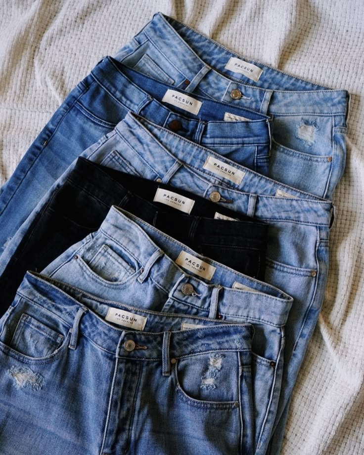 Jeans Picture, Stylish Jeans For Women, Baggy Jeans 90s, 90s Boyfriend Jeans, Thrift Ideas, 90s Boyfriend, Low Rise Baggy Jeans, Preloved Clothes, Jeans Pacsun