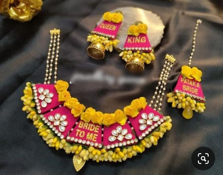 Diy Haldi Jewellery For Bride, Haldi Earrings Diy, Handmade Haldi Jewellery, Bridal Haldi Jewellery, Diy Haldi Jewellery, Haldi Ceremony Jewellery, Haldi Jewellery Bridal, Haldi Earrings, Haldi Jewellery For Bride