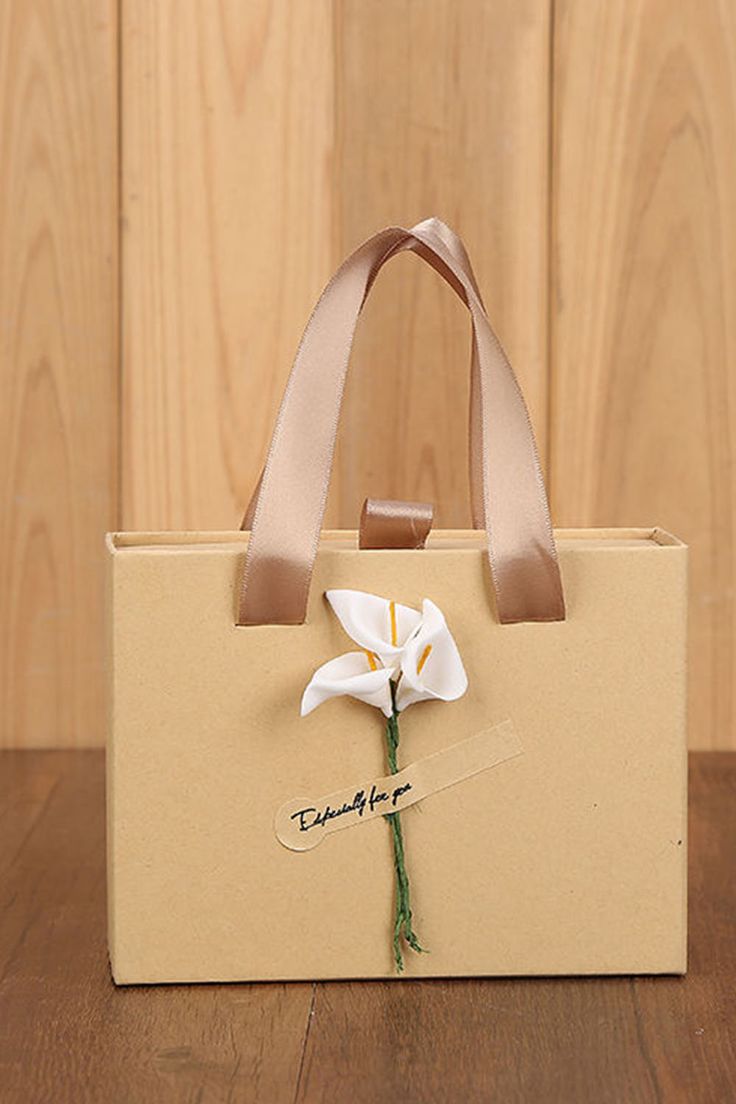 gift bag ideas/A sense of ceremony for the couple gift box! Pretty Gift Bags, Pretty Gift Bags Packaging Ideas, Gift Bag Aesthetic, Gift Bag Design, Gift Bag Packaging, Hand Bags Ideas, Luxury Gift Bag, Gift Bag Ideas, Luxury Paper Bag