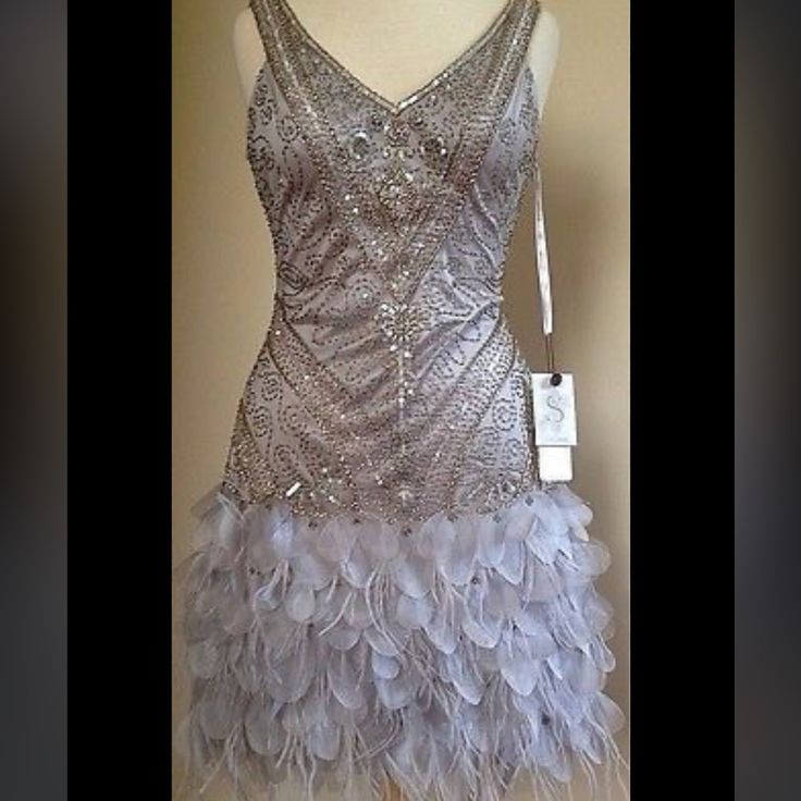 Grey Sue Wong's Great Gatsby Art Deco Beaded Ostrich Feather Flapper Dress Size 2 Never Been Worn Silver Elegant Flapper Dress For Evening, Elegant Silver Flapper Dress For Evening, Roxie Hart, Style Année 20, Twenties Style, Flapper Dresses, Sue Wong Dresses, Gatsby Art, Great Gatsby Fashion