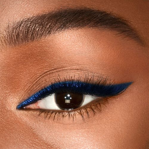 Teal Eyeliner, Eyeliner Cat, Blue Eyeliner Makeup, Colour Magic, Metallic Eyeliner, Maquillage On Fleek, Blue Makeup Looks, Mekap Mata, Metallic Eyes