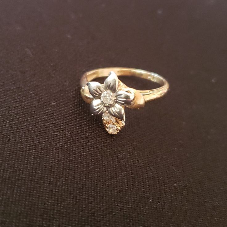 From The Middle East 18k Gold Ring. Marked Gold Flower Ring, 18k Gold Ring, Flower Ring, Womens Jewelry Rings, Silver Gold, Gold Rings, 18k Gold, Women Jewelry, Silver