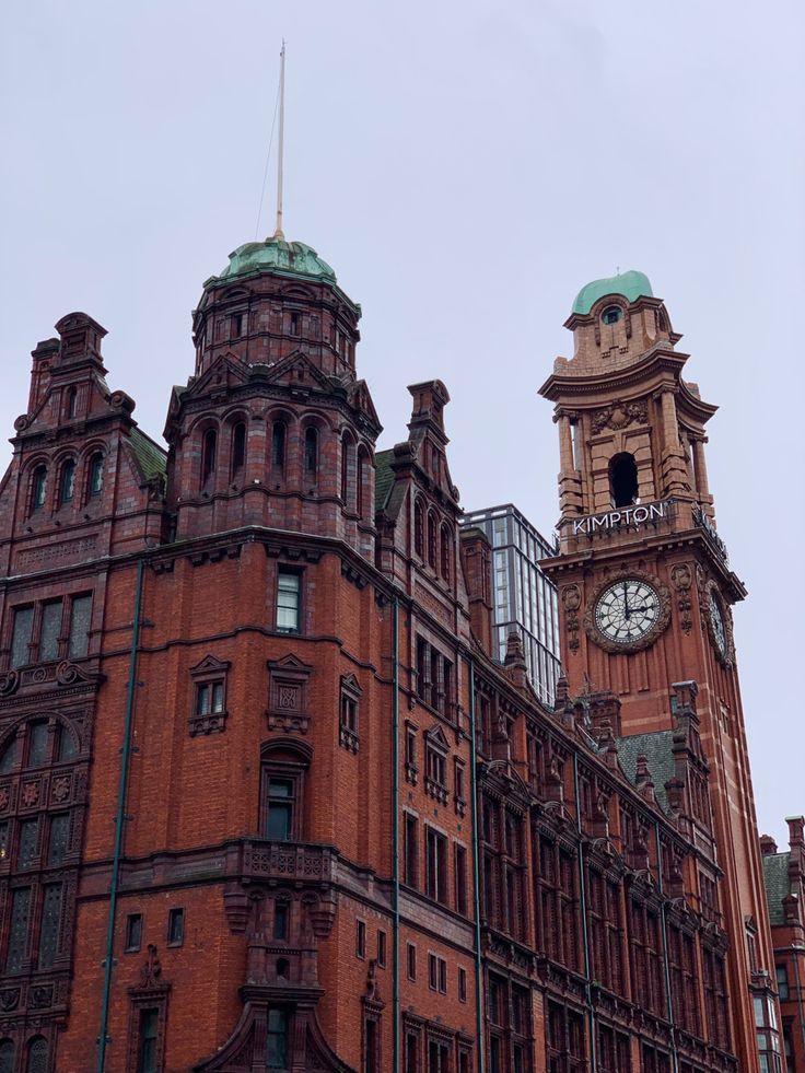 Old building in Manchester Fallout London, Manchester Buildings, Manchester Aesthetic, Manchester Architecture, Uk Aesthetic, City Ideas, Architecture City, Baroque Architecture, Chinese Architecture