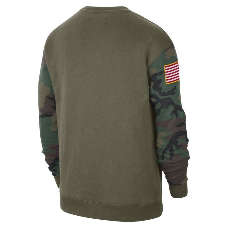 The Men's Nike Olive Georgia Bulldogs Military Pack Club Pullover Sweatshirt is a must-have for any devoted Georgia Bulldogs fan. This midweight sweatshirt is perfect for moderate temperatures, featuring a cozy fleece lining and screen-printed graphics that proudly display your Bulldogs allegiance. The camo pattern on the sleeves adds a touch of military flair, making this sweatshirt a unique and stylish way to show your support for the Georgia Bulldogs. Officially licensed Pullover Material: 80 Duke Blue Devils, Nike Long Sleeve, Tennessee Volunteers, Georgia Bulldogs, Jordans For Men, Men's Nike, Game Day, Pullover Sweatshirt, Tennessee