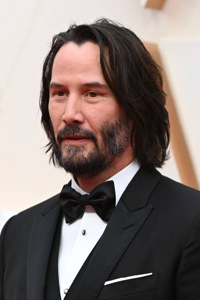 a man in a tuxedo and bow tie at an oscars event wearing a black suit