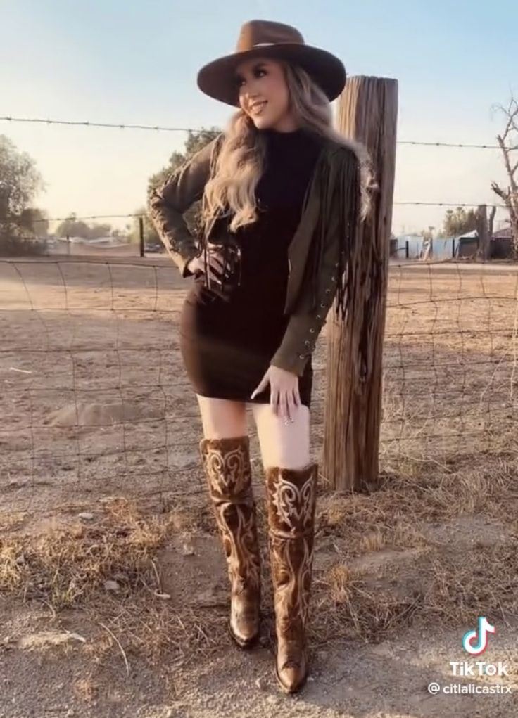 Thankful For Another Day, Plus Size Western Wear, Country Chic Outfits, Cute Cowgirl Outfits, Dan Post Boots, Cowgirl Style Outfits, Western Fits, Cute Cowgirl, Senior Photo Outfits