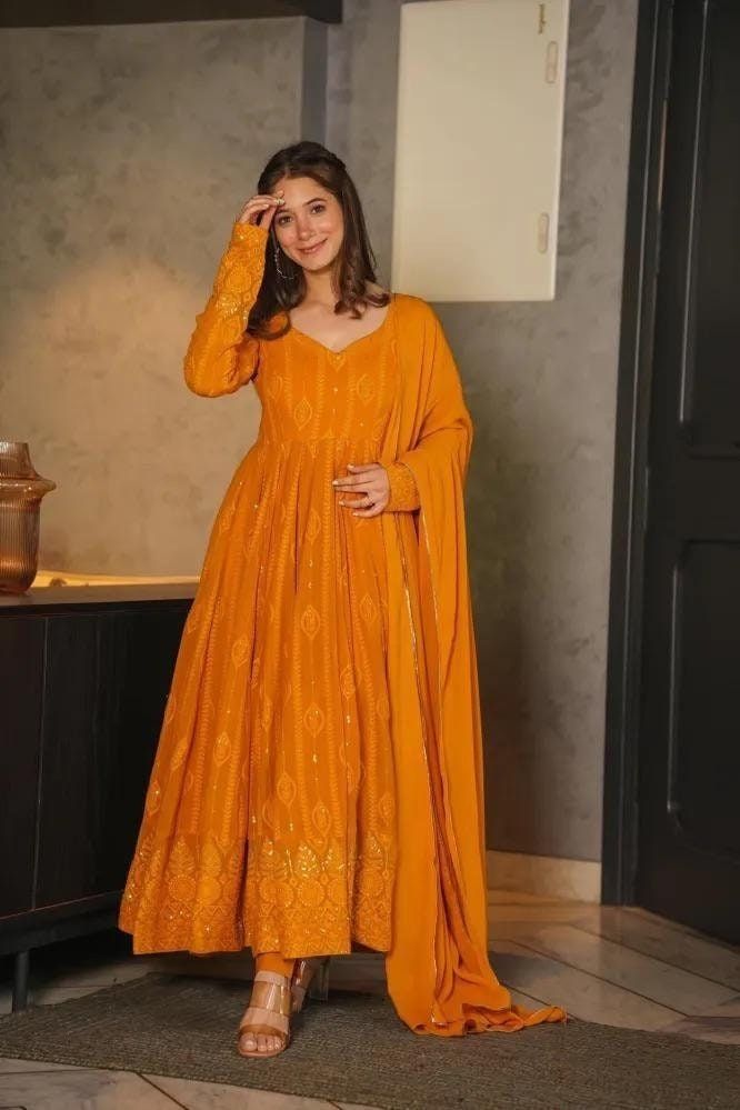 Orange Anarkali, Latest Anarkali Suits, Mehendi Dress, Full Sleeve Gowns, Georgette Suit, Georgette Gown, Circle Purse, Gown With Dupatta, Ethnic Gown