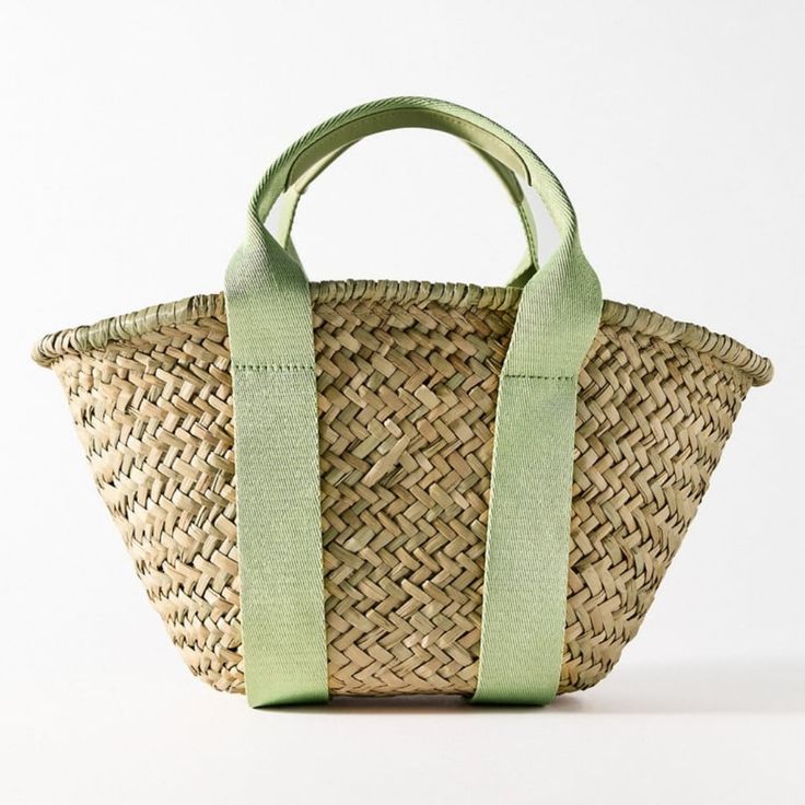 Brand New Zara Bucket Bag For Vacation, Zara Bucket Bags For Vacation, Chic Green Straw Bag For Shopping, Chic Green Bucket Bag For Vacation, Green Zara Shoulder Bag For Everyday Use, Zara Green Shoulder Bag For Daily Use, Summer Green Bags With Braided Handles, Green Crossbody Bags For Summer, Zara Bucket Beach Bag