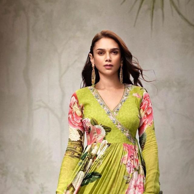 Aashni + Co on Instagram: "GARDEN PARTY: @aditiraohydari goes for a fresh floral print by @kalista.official, perfect for this season. 🌎 Get the look on aashniandco.com 📧 customercare@aashniandco.com 📞 WhatsApp +91 83750 36648 . . . . . #AashniAndCo #AashniAt125 #london #londonshopping #nottinghill #indianbride #indianwedding #indianfashion #bridetobe #bride #bridesmaid #bridalinspiration #celebstyle" London Shopping, Bridal Inspiration, Look On, Indian Bride, Get The Look, Garden Party, Indian Wedding, Indian Fashion, Celebrity Style