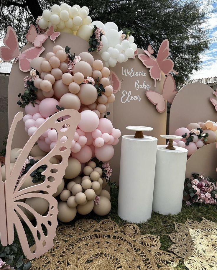 balloons and decorations for a baby shower are on display in front of a welcome sign