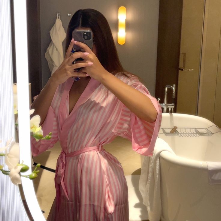 pink robe, VS girl Silk Robe Victorias Secret, Victoria Secret Night Dress, Bathrobe Victoria Secret, Vs Robe Aesthetic, Victoria Secret Pink Robe, Victoria Secret Dressing Gown, Victoria Secret Pjs Silk, Victoria Secret Robe Aesthetic, Victoria’s Secret Christmas Aesthetic