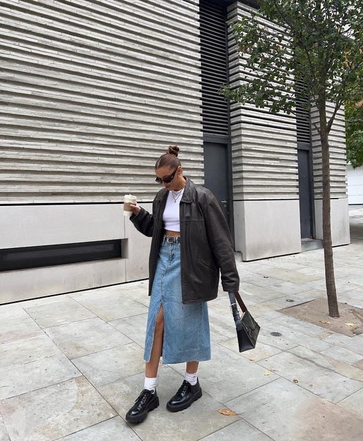 Long Denim Skirt Outfit, Classy Ootd, Denim Photoshoot, Rok Outfit, Denim Skirt Outfits, Skandinavian Fashion, Long Denim Skirt, London Outfit, Skirt Trends