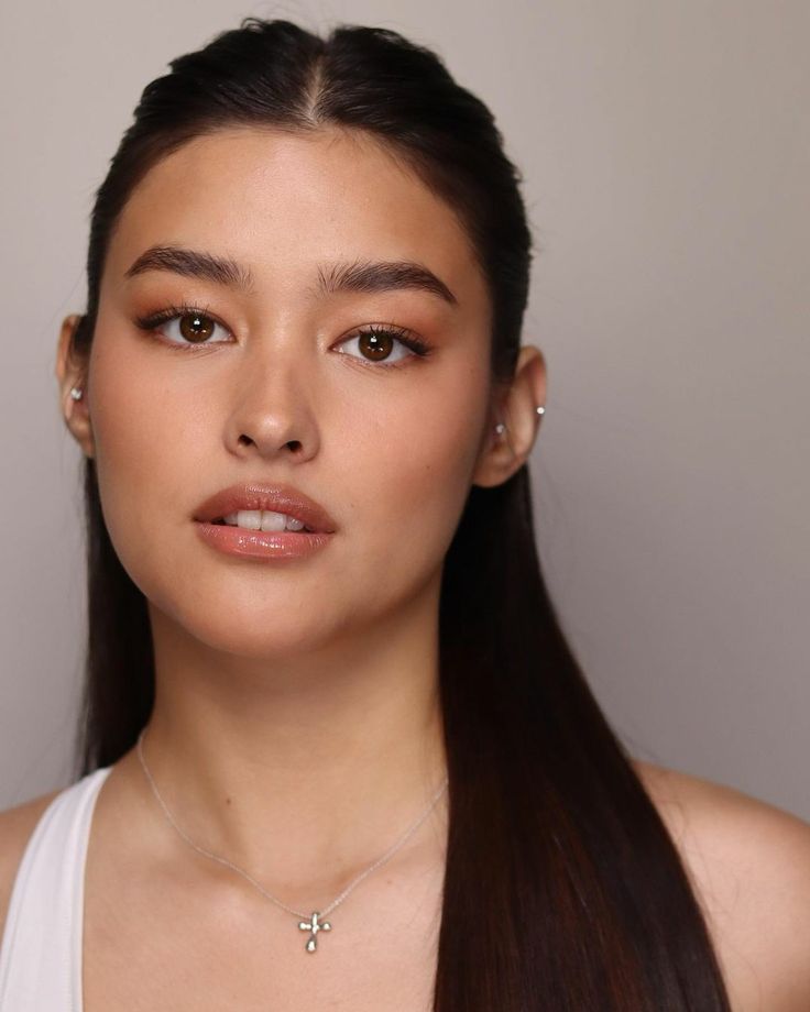 Liza Soberano Makeup, Filipina Makeup, Asian Makeup Natural, Tan Skin Makeup, Tanned Makeup, Liza Soberano, Bridal Makeup Natural, Famous Personalities, Female Actresses