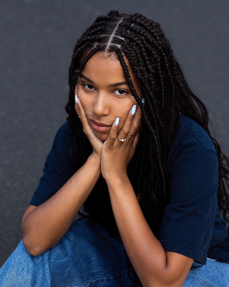 LAUREN LEWIS. on Instagram: “Can’t believe I actually haven’t shared these images @julianefalk took!  Also, I miss my braids. By the one and only @kekebraids of course.…” Easy Casual Hairstyles, Lauren Lewis, Growing Out Bangs, Cute Braided Hairstyles, Fashion Forever, Casual Hairstyles, Feminine Beauty, African Beauty, Photography Women