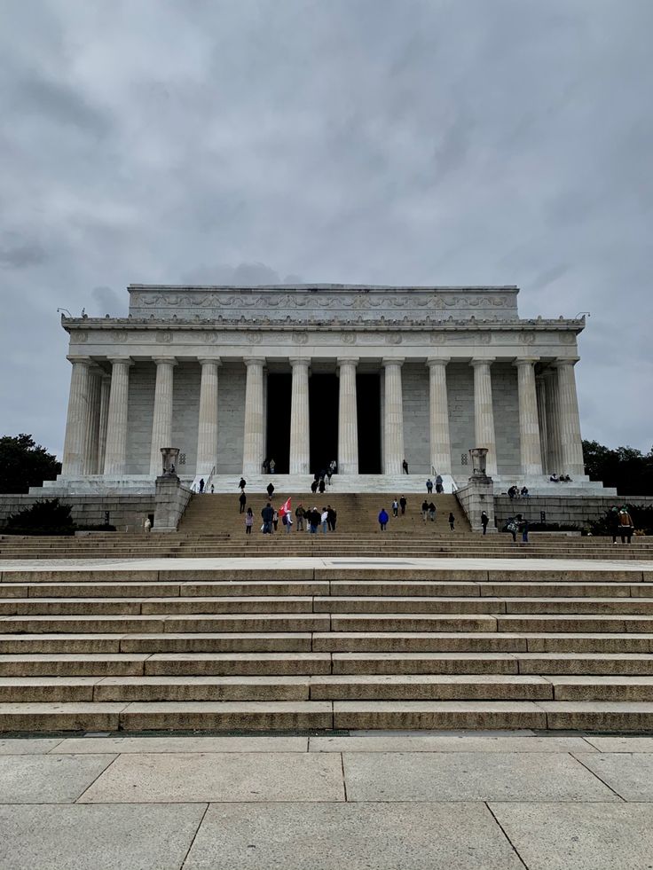 the lincoln memorial in washington dc with steps leading up to it and people walking around