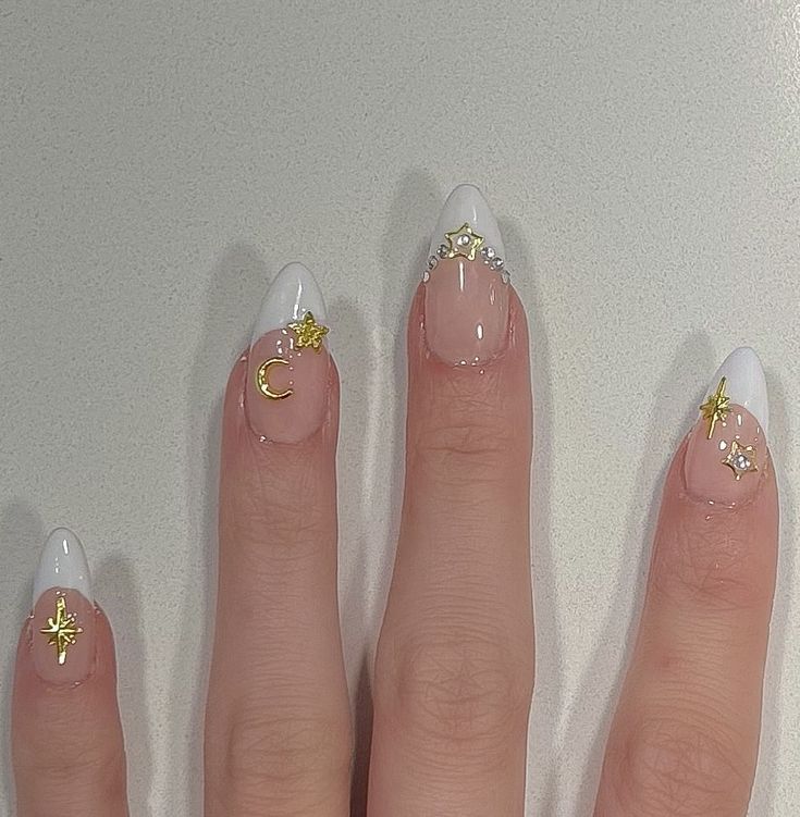 White and gold French tip almond nails French Tip Nails With Gold Design, French Tip With Gold Accent, Almond White French Tip Nails, White And Gold Almond Nails, Gold Stars Nails, French Tip With Gold, Long Round Nails, Almond French Tips, White French Tips