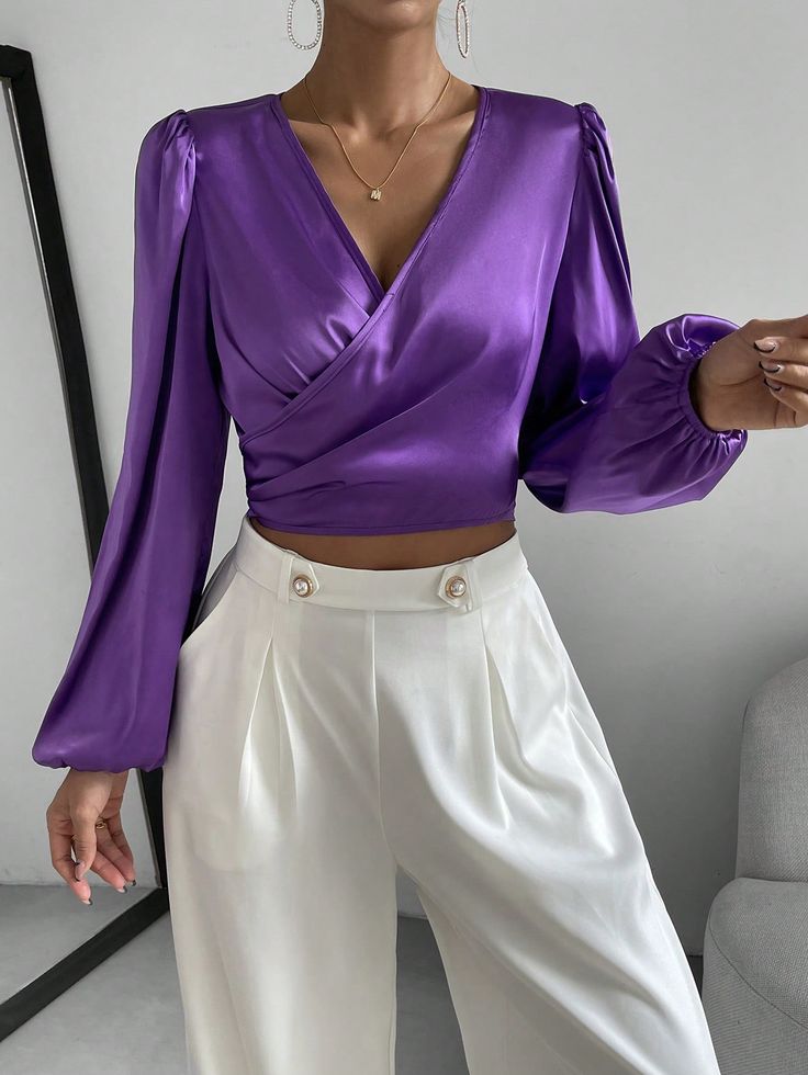 Blusa de cuello cruzado de manga farol crop de satén Morado Violeta Elegante  manga larga Tela tricotada Liso Top Elástico Ligero  Women Clothing, size features are:Bust: ,Length: ,Sleeve Length: Satin Blouse Designs, Wrap Top Outfit, Purple Top Outfit, Satin Wrap Top, Satin Clothes, Smart Casual Women, Purple Crop Top, Silk Outfit, Purple Shirt