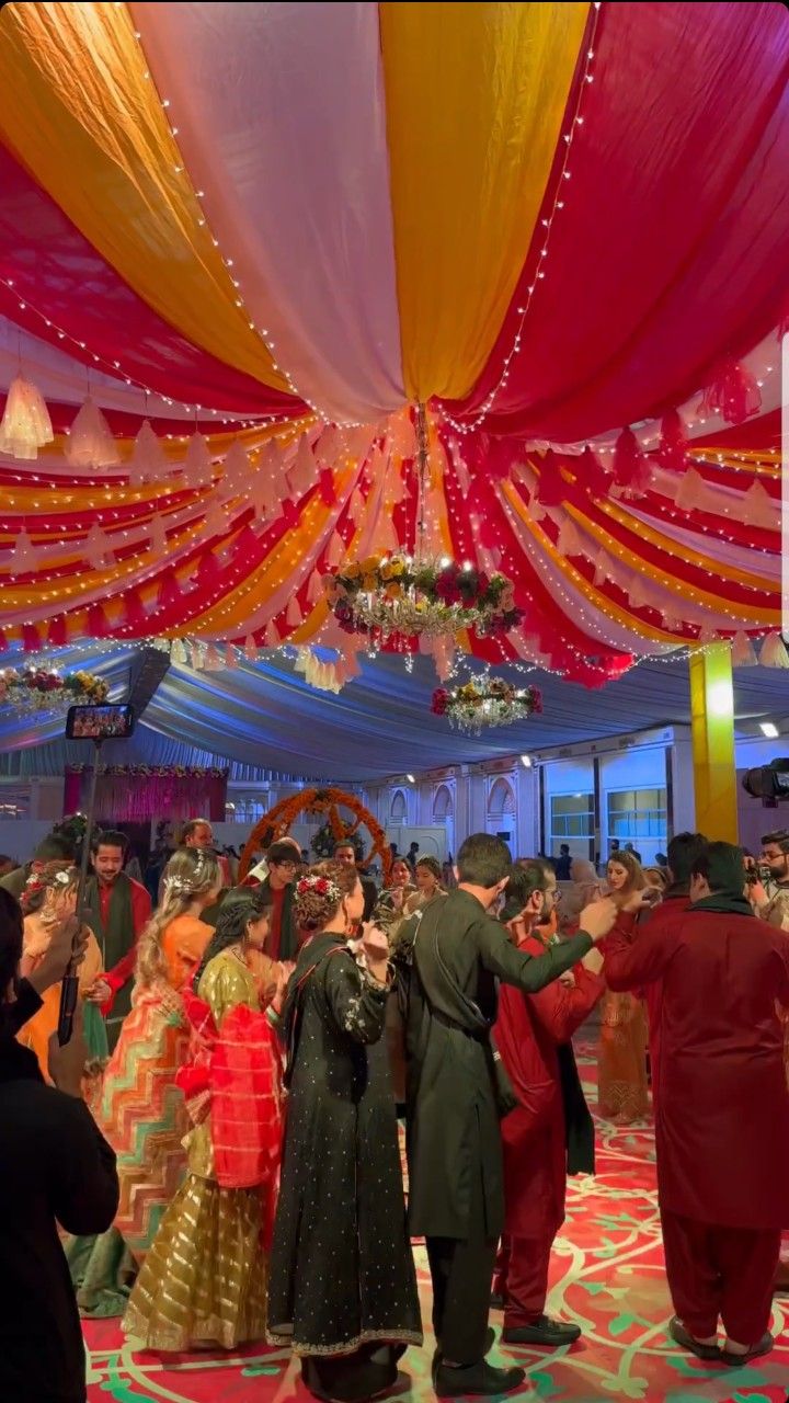 Function Snapchat Story, Indian Wedding Snap, Dholki Night Video, Dholki Aesthetic Pics, Shadi Aesthetic, Garba Night Aesthetic, Garba Asthetic Snap, Garba Night Aesthetic Pics, Shadi Pic