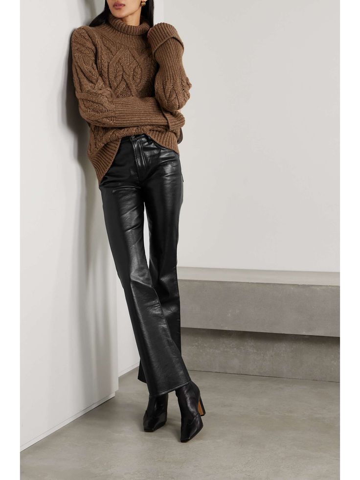 Slim Black Pants Outfit, Leather Pant Outfits For Women, Work Attire Women Business Chic, Classy Leather Pants Outfit, Leather Black Pants Outfit, Flared Leather Pants Outfit, Flare Leather Pants Outfit, Leather Flare Pants Outfits, Leather Pants Fall Outfit