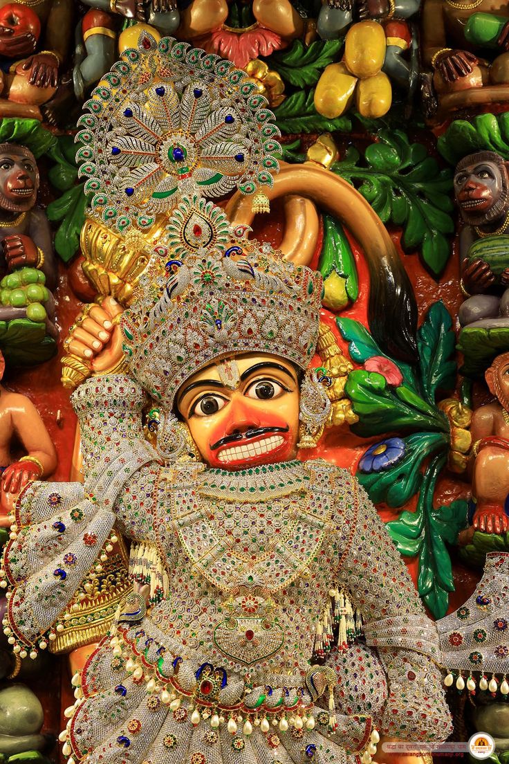 an elaborately decorated statue is shown in this image