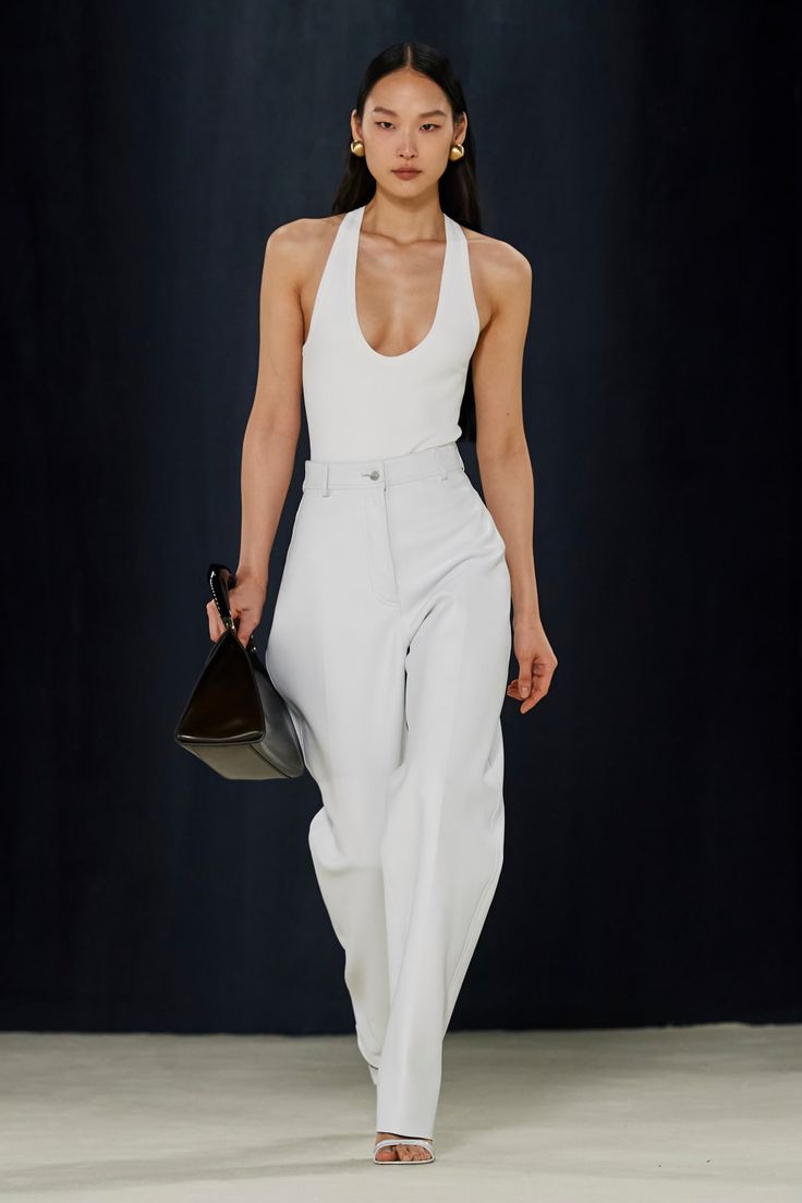 Runway Trends, Mode Ootd, Fashion People, Chic Outfit, Looks Chic, Fall 2023, Issey Miyake, Bella Hadid, Mode Inspiration