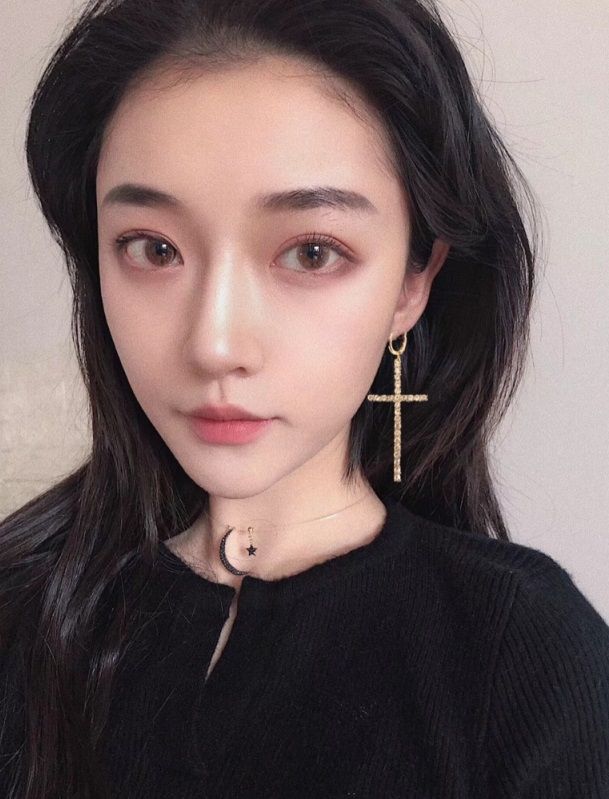 Asymmetrical Cross Earrings | Jennie - BlackPink | K-Fashion at Fashionchingu Feminine Metal Earrings, Edgy Dangle Jewelry, Edgy Gold Earrings For Party, Red Wool Scarf, Kpop Earrings, Thigh Wrap, Black Lace Boots, Black Cold Shoulder Dress, Black Velvet Bow