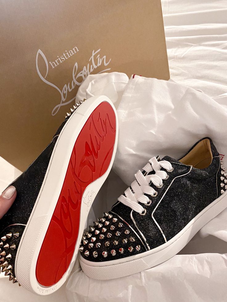 Lou Boutin, Red Bottoms Sneakers, Summer Swag Outfits, Louboutin Sneakers, Christian Louboutin Sneakers, Fashion Style Inspiration, Custom Shoes Diy, Ootd Instagram, Nike Shoes Girls