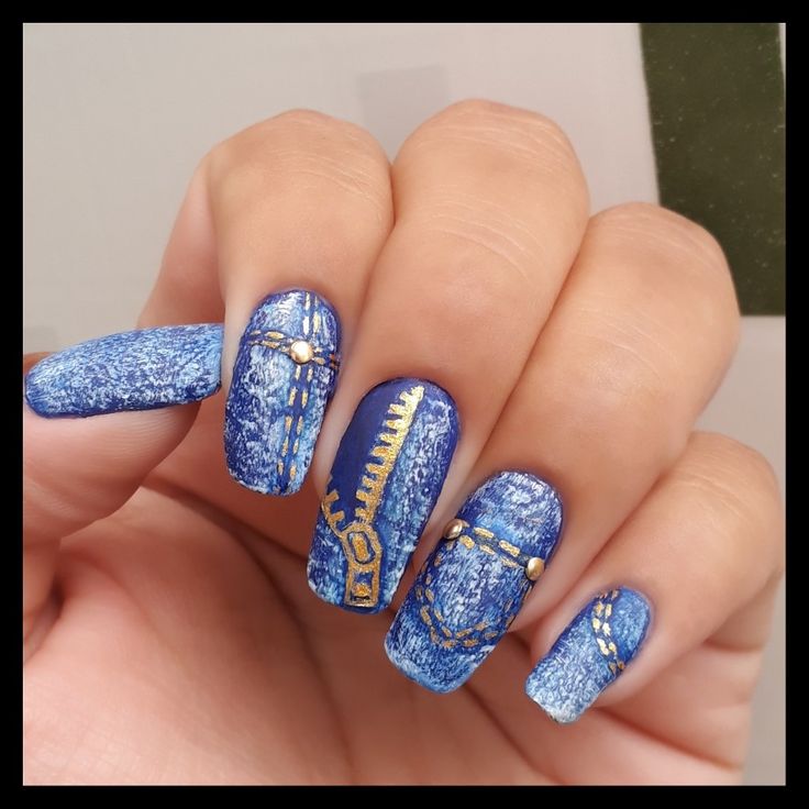 Nail art. Denim blue Denim Nail Art Blue Jeans, Blue Jean Nail Design, Denim Nail Designs, Denim Blue Nail Designs, Denim Nails Ideas, Denim Nail Art, Jean Nails, Denim Nails, Denim Aesthetic