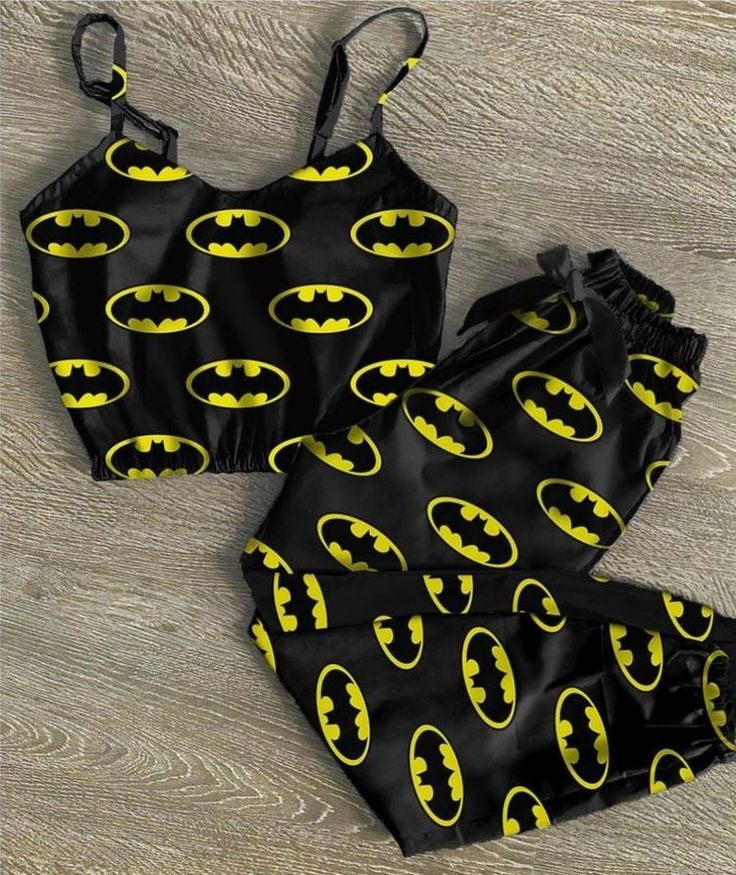 Batman Pjs Woman, Spiderman Pjs Women, Spiderman Pjs, Batman Pjs, Spiderman Pajamas, Spiderman Girl, Cute Batman, Pajamas Aesthetic, Batman Outfits