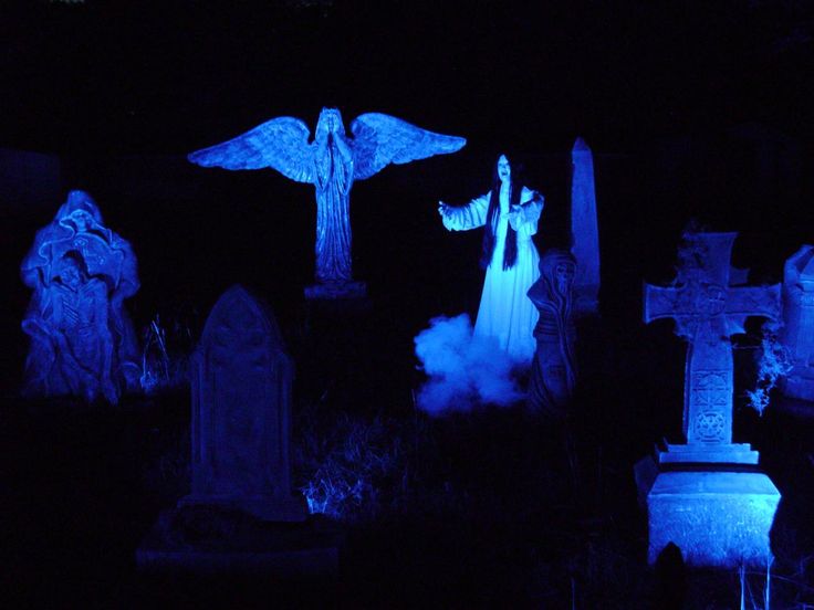 Blue Graveyard Aesthetic, Spooky Blue Aesthetic, Blue Creepy Aesthetic, Blue Halloween Aesthetic Spooky, Halloween Blue Aesthetic, Blue Aesthetic Halloween, Blue Ghost Aesthetic, Blue Horror Aesthetic, Blue Goth Aesthetic