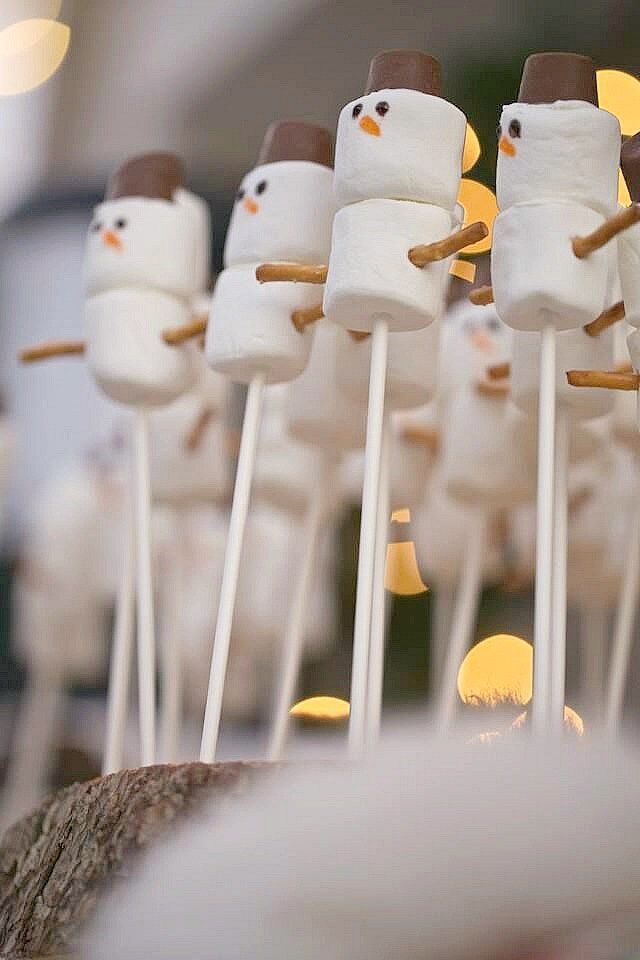 marshmallows are arranged in the shape of snowmen