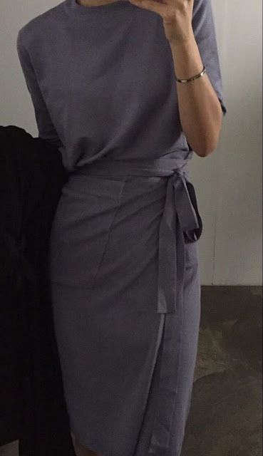 Work wear | Wrap dress | Luvtolook | Virtual Styling Sukienki Maksi, Minimalist Moda, 가을 패션, Fashion Over 40, Fashion Mode, Looks Style, Work Attire, Mode Inspiration, Classy Dress