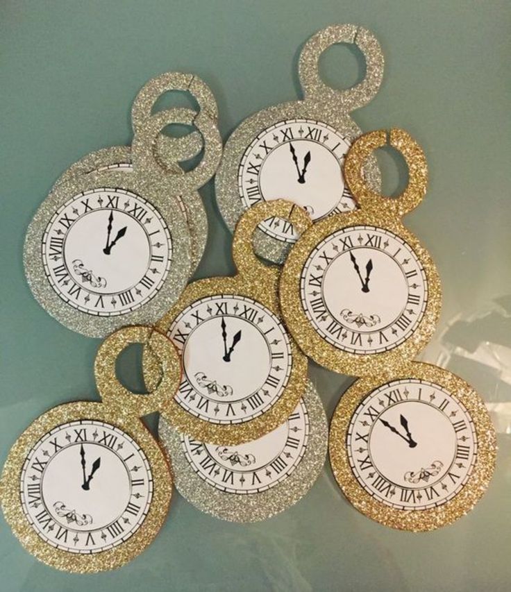 there are many clocks that have been made to look like gold and silver glitters