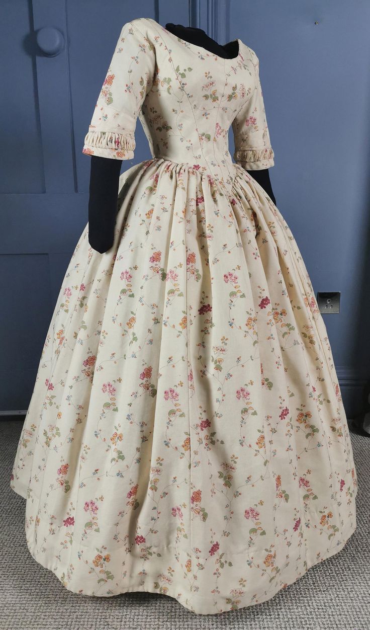 1849 Fashion, Victorian Dresses, Romantic Era, 1800s Fashion, Bustle Dress, Antique Fashion, 19th Century Fashion, Fantasy Dresses, Century Clothing