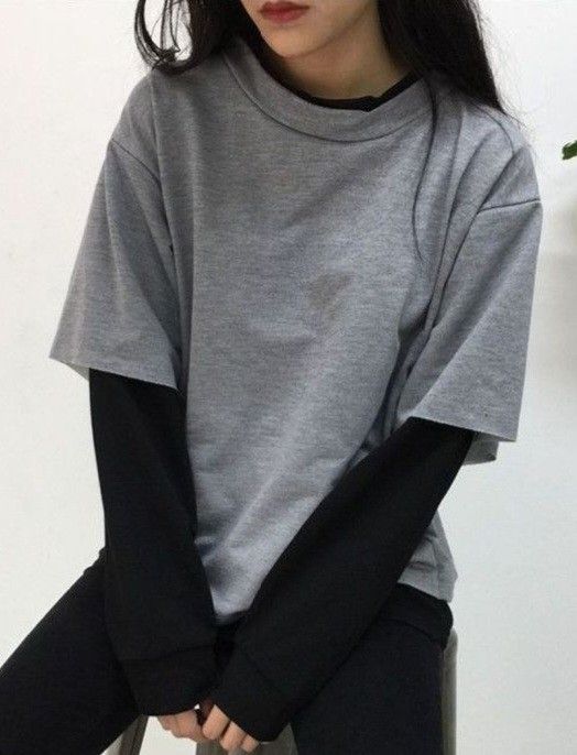 #outfit #inspiration #t-shirt #oversize #girl #black #style #comfy Black Long Sleeve Under Shirt, Long Sleeve Under Shirt Outfit, Long Sleeve Tshirt Outfit, T Shirt Over Long Sleeve, Baggy Tshirt Outfit, Long Sleeve Under Shirt, Black Tshirt Outfit, Black Shirt Outfits, Long Sleeve Shirt Outfits