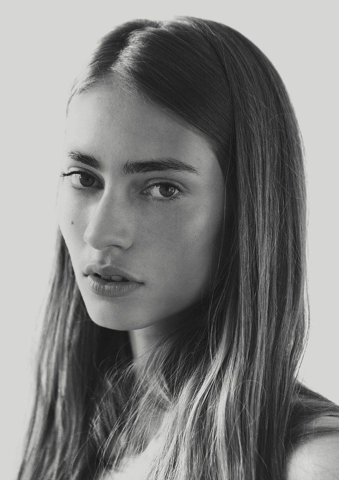 Marine Deleeuw, Straight Eyebrows, Modelling Portfolio, Straight Brows, Fanart Kpop, Beautiful Eyebrows, Threading Eyebrows, Thick Eyebrows, French Beauty