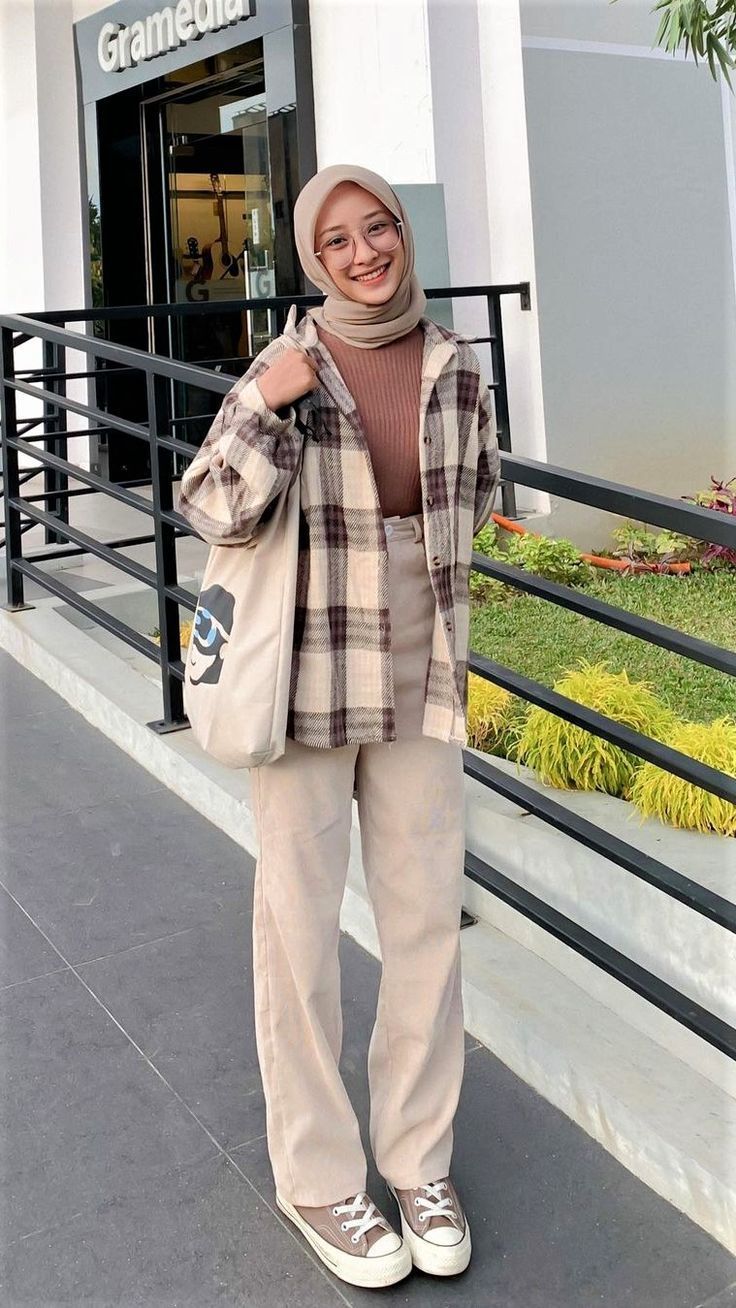 Jangan Lupa di Order Ya Kak Bisa Juga Klik Kunjungi 😊 #dailyhijabootd #dailyhijabstory #hijaberscantik #stylehijabers #shopeelook #outfithijab #fashionhijab #hijabstyle_loookbook #shopeegirls #trendhijabootd #shopeehaul #hijabmasakini #shopeemantulsale #shopeefashion #ootdhijabindoo #hijabinspirations #lfl #lfl?? #lfl?? #lfl Outfit Outer, Haircut Selfie, Photo Hijab, Outfit Hijab Casual, Rok Outfit, Hijab Look, Modern Hijab Fashion, Cute Hairstyle, Muslim Outfits Casual