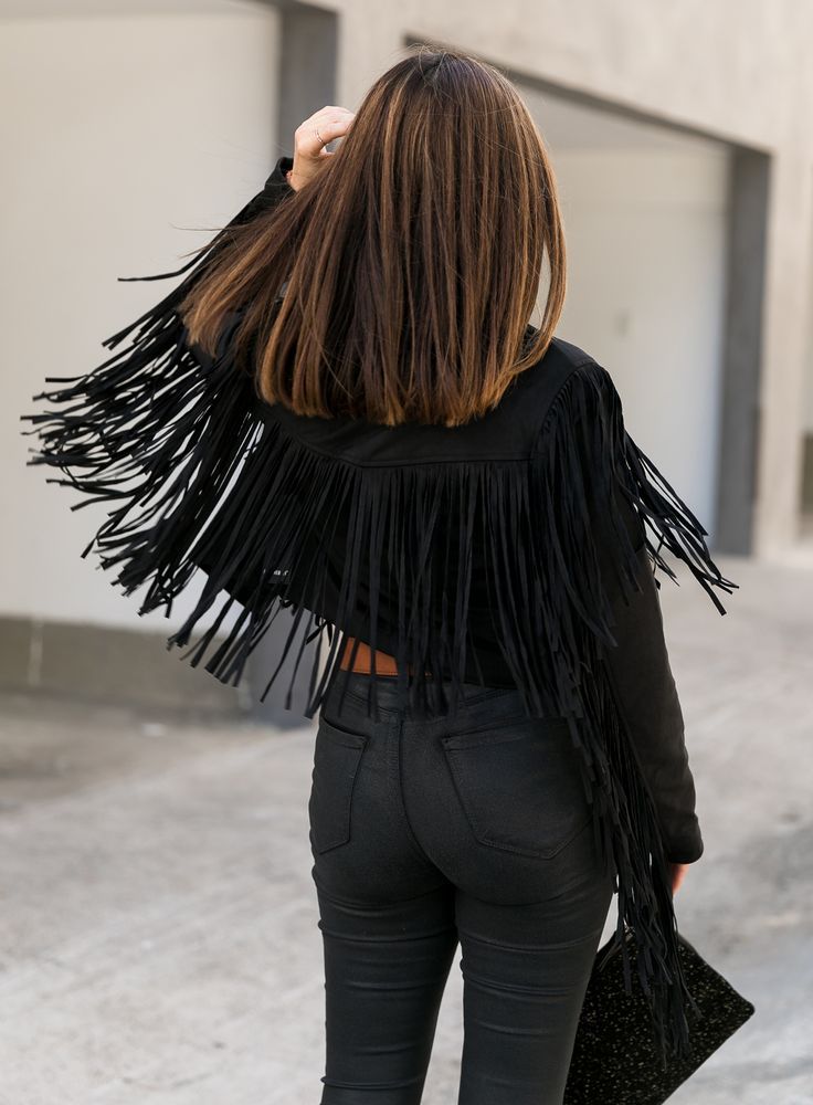 Sydne Style shows where to get fringe jackets from forever 21  #fringe #suede @sydnesummer black fringe jacket Fringe Jacket Outfit, Black Fringe Jacket, Fringed Jacket, Camila Morrone, Looks Country, Fringe Fashion, Suede Fringe Jacket, Leather Jacket Style, Fringe Top