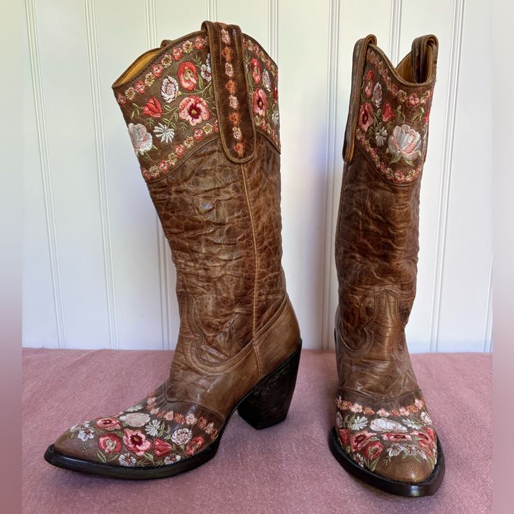 Old Gringo Sora Cowgirl Boot In Brass. Floral Embroidery Around Top And Toe. Pointed Toe, 3” Heel. Great Condition. Run Narrow. 13.5 “ Opening At Calf And 11” Shaft. Traditional Brown Boots For Spring, Traditional Fitted Boots For Fall, Traditional Embroidered Boots For Spring, Traditional Snip Toe Boots For Spring, Traditional Fitted Snip Toe Boots, Traditional Fitted Leather Boots, Traditional Fitted Boots For Spring, Traditional Spring Boots, Traditional Fitted Boots With Round Toe