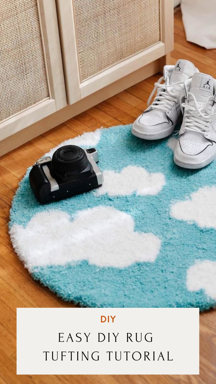 a pair of shoes sitting on top of a rug