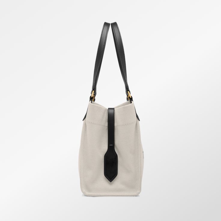 This medium canvas tote bag is a must-have for anyone who appreciates high-quality, stylish accessories. Made in Italy by the renowned designer Tom Ford, it boasts a printed logo and multiple ways to carry - by hand, elbow, or shoulder. Perfect for any occasion, this versatile bag is sure to impress. Designer Medium Bags For Daily Use, Designer Bags With Leather Handles For Daily Use, Designer Shoulder Bag With Top Carry Handle For Everyday, Designer Coated Canvas Bucket Bag For Daily Use, Designer Canvas Bag With Top Handle For Daily Use, Designer Rectangular Canvas Travel Bag, Designer Canvas Shoulder Bag, Designer Canvas Travel Bag With Top Handle, Designer Travel Canvas Bag With Top Handle