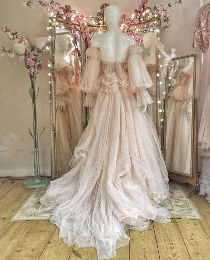 la femme dans l’art on Twitter: "wedding dress by joanne fleming… " Fairytale Bride, Wedding Sleeves, Joanne Fleming, Prom Dress Black, Vintage Ballerina, Mode Editorials, Ballerina Pink, Fairy Tale Wedding Dress, Detachable Sleeves