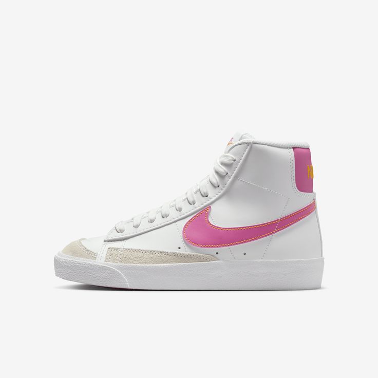 The Nike Blazer Mid '77 channels the old-school look of Nike basketball with a vintage midsole finish. Throwback style with modern materials means you can run, skip and jump in comfort. Big Kids Shoes, Pink Nike Shoes, Shoes For School, Pretty Sneakers, Back To School Shoes, Preppy Shoes, Pretty Shoes Sneakers, Shoe Ideas, All Nike Shoes