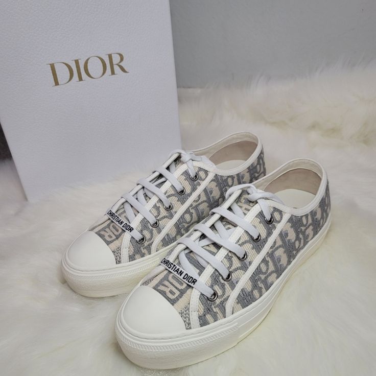 Doir Shoes, Walk N Dior Sneakers Outfit, Dior Shoes Outfit, Dior Sneakers Outfit, Tenis Dior, Shoes Wishlist, Dior Sneakers, Trendy Shoes Sneakers, Dior Oblique