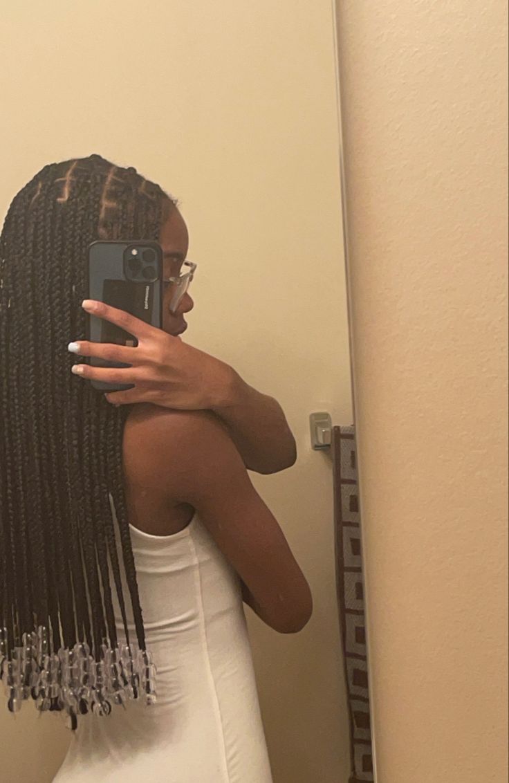 Mid Back Knotless Braids With Beads, Short Box Braids Hairstyles, Box Braids Hairstyles For Black Women, Cute Braided Hairstyles, Braids Hairstyles Pictures, Cute Box Braids Hairstyles, Protective Hairstyles Braids, Hair Twist Styles, Cool Braid Hairstyles