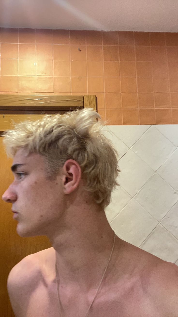 Nice Mullet Hairstyle Mens, Bleached Hair Men Curly, Bleach Blonde Mullet Man, Short Blonde Haircuts Men, Men’s Bleached Haircuts, Short Blonde Mullet Men, Blond Short Hair Men, Blond Hairstyles Men, Short Blonde Mens Haircut