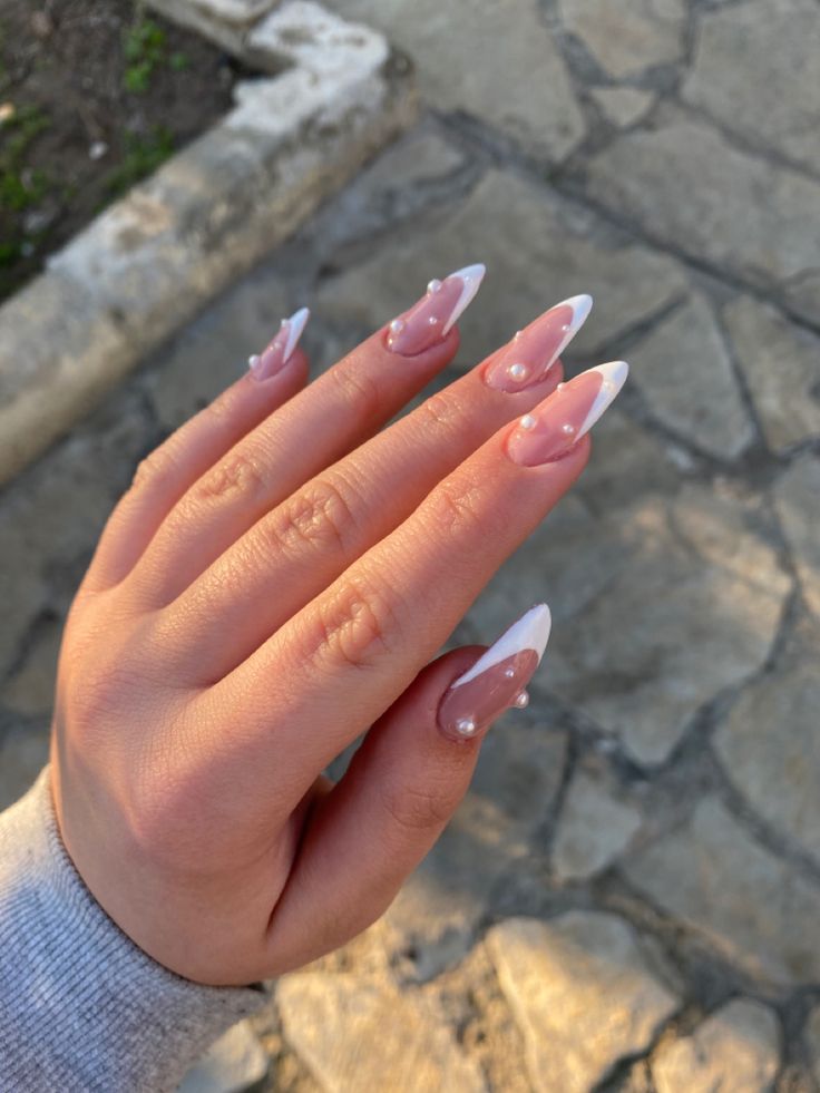 White Tip With Pearl Nails, Nails For A White Dress Prom, White Almond Nails With Gems, Pearl Stone Nails, White Summer Nails Beach, Pearl Gem Nails, White Nails With Jewels, White Nails With Pearls, French Nails With Pearls