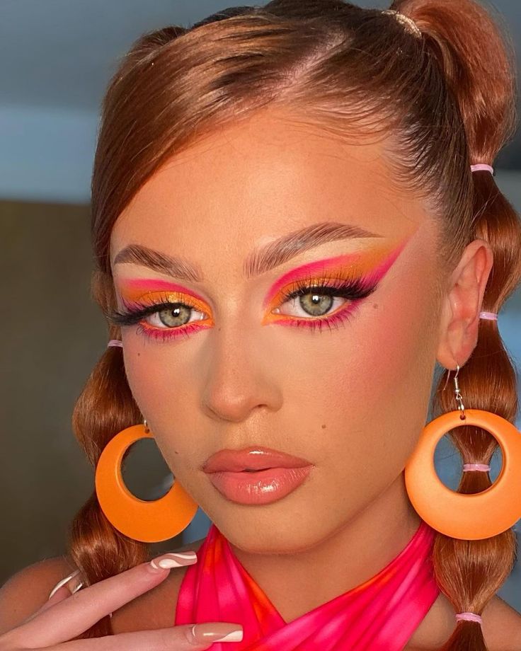 Sam🍒 on Instagram: “💗��🍊Juicy🍊💗 . Inspired by this top from @bthelabel__ !! . @laroc_cosmetics circus tent palette @peachesmakeup bollywood pigment…” Lipstick Maybelline, Glittery Eye Makeup, Lifter Gloss, Plouise Makeup Academy, Circus Tent, Winter Rose, Types Of Makeup, Creative Makeup Looks, Spring Makeup