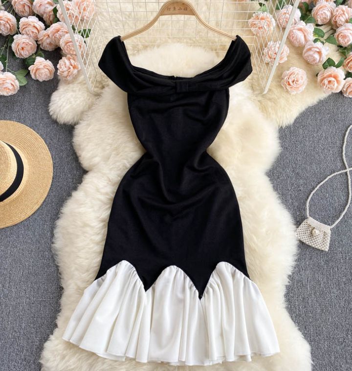 Chic Black Off-shoulder Mini Dress, Fitted Black Mini Dress For Summer, Flirty Black Bodycon Summer Dress, Fitted Black Dresses With Ruffles, Fitted Black Ruffled Dresses, Black Bodycon Evening Dress For Summer, Black Bodycon Dress For Summer Evening, Black Stretch Bodycon Dress With Ruffles, Fitted Black Flirty Bodycon Dress